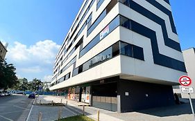 Luxury Pearl With Parking Place In Holesovice